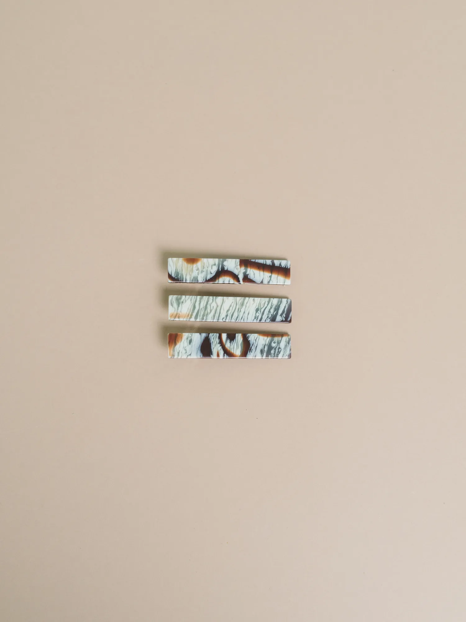 NAT   NOOR - Flora Hair Clips, Assorted: Black   White