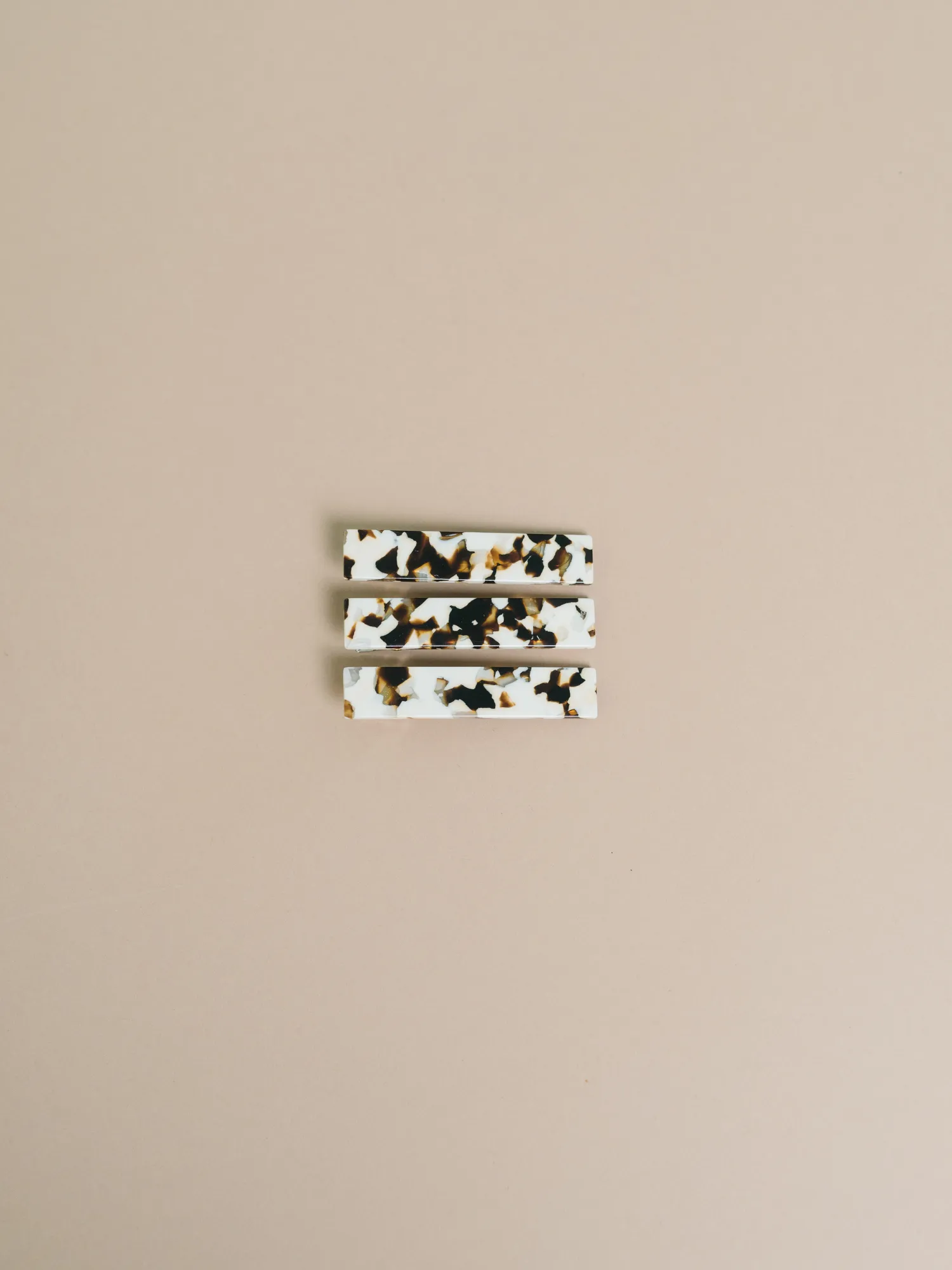 NAT   NOOR - Flora Hair Clips, Assorted: Black   White